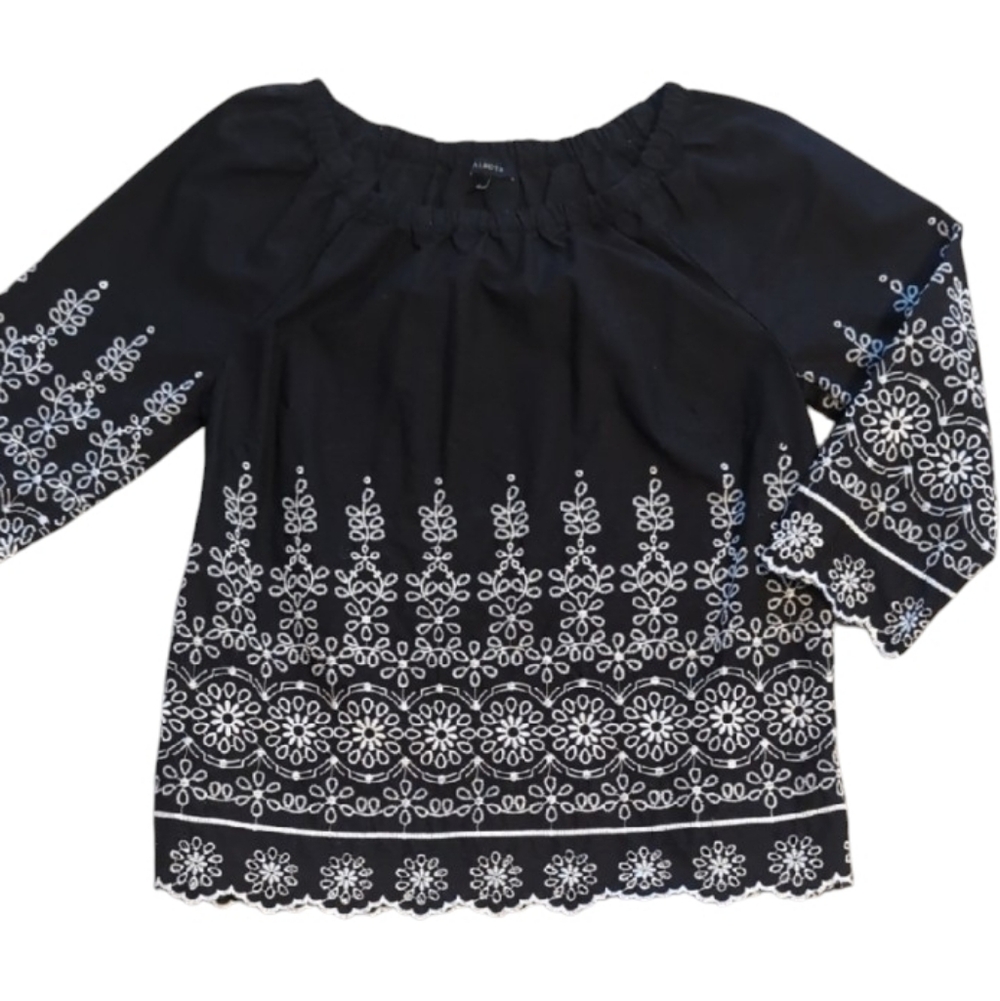 Talbobts Black and White Embroidered Women's Top Size Small